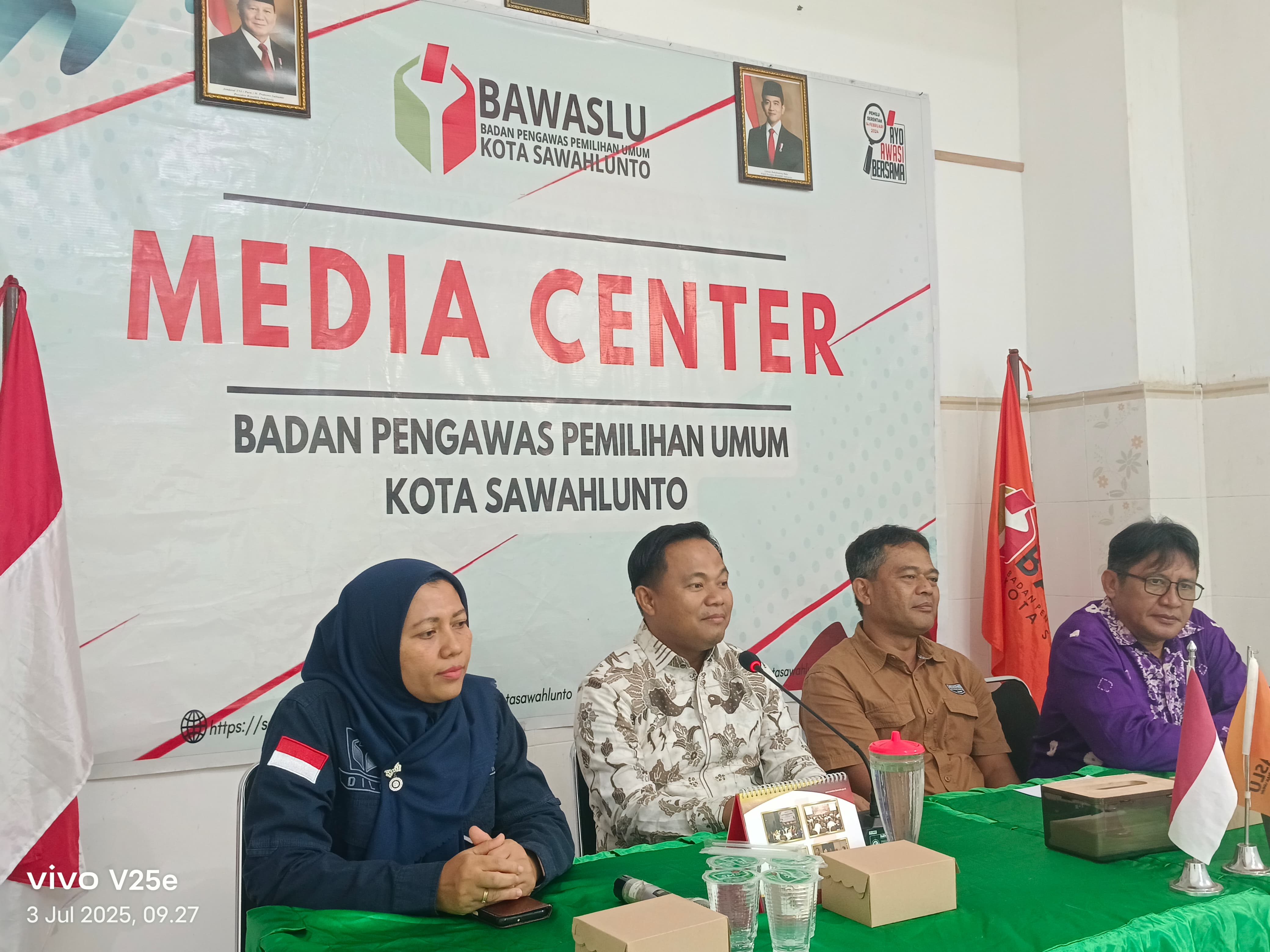 M Khadafi sampaikan arahan dan bimbingan kepada Humas Bawaslu Kota Sawahlunto