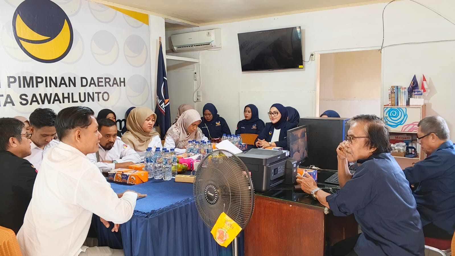 Bawaslu Sawahlunto Gelar Roadshow dan Konsolidasi Kepemiluan ke Partai Nasdem.