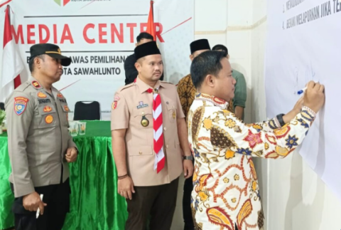 Penandatanganan Deklarasikan Kampung Pengawasan