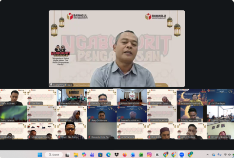 Febriboy Arnendra (Anggota Bawaslu Kota Sawahlunto) dalam menyampaikan pemaparan materi