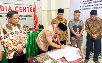 Penanda tanganan PKS oleh Jeffry Hibatullah (Ketua Kwartir Cabang 11 Gerakan Pramuka Kota Sawahlunto)
