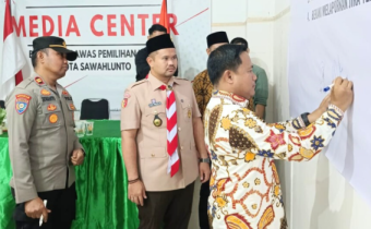 Penandatanganan Deklarasikan Kampung Pengawasan