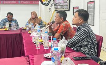 Febriboy Arnendra (Kordiv HPPH Bawaslu Kota Sawahlunto) sampaikan masukan pada rapat pleno DPB Triwulan ke III